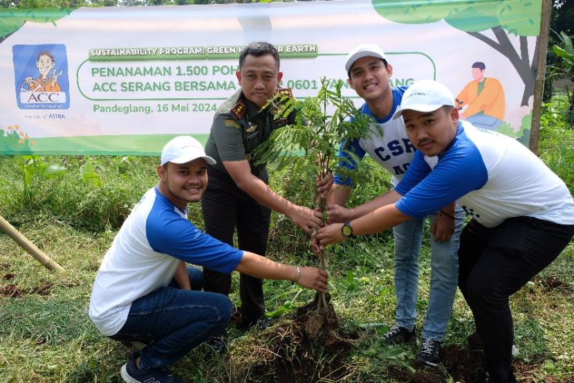 Penanaman 1.500 bibit pohon di Pandeglang, Banten.