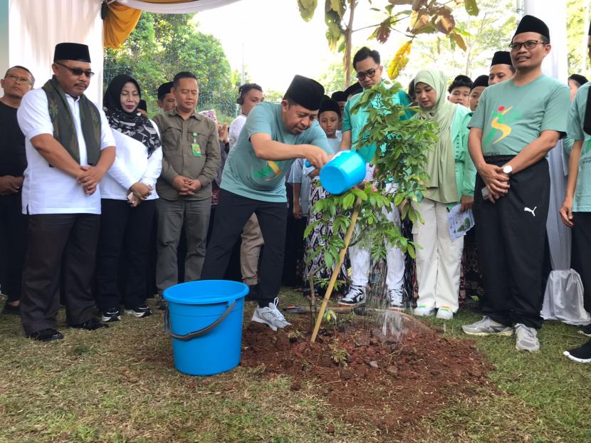 Penanaman pohon pada Hari Santri Nasional