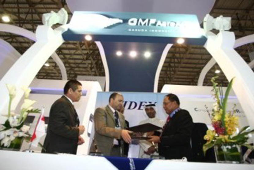 Penandatangan kerja sama antara GMF dan MIDEX di arena Dubai Airshow, Senin (14/11).