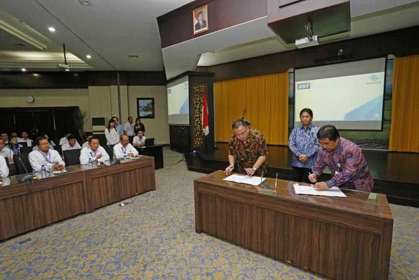 Penandatangan Nota Kesepahaman antara Pelindo III dengan Arsip Nasional Republik Indonesia.