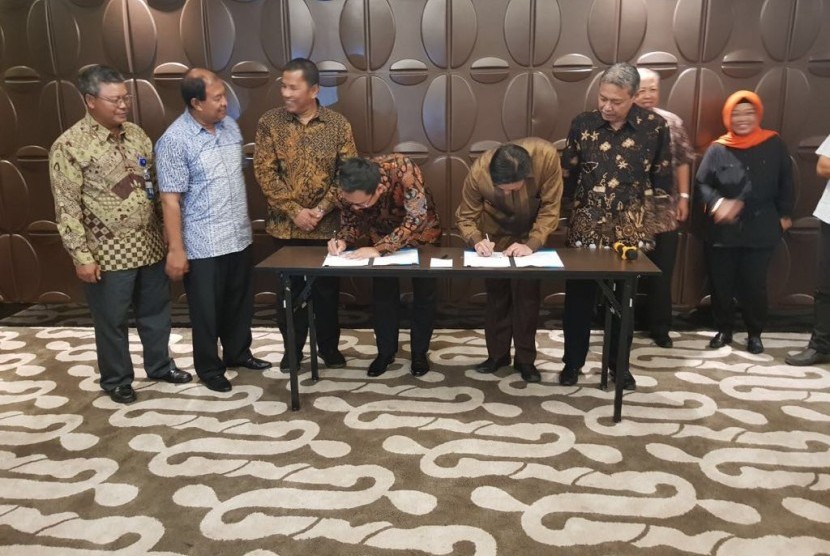 Penandatangan Nota Kesepahaman (MoU) antara PT PGN dan PT Bintangraya Lokalestari tentang penyaluran gas ke KEK Sukabumi.