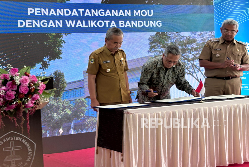Penandatanganan kerja sama antara Universitas Maranatha dengan Pemerintah Kota Bandung