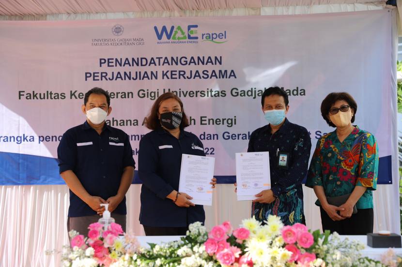 Penandatanganan kerja sama Fakultas Kedokteran Gigi (FKG) Universitas Gadjah Mada (UGM) Yogyakarta dengan PT Wahana Anugerah Energi (WAE). 