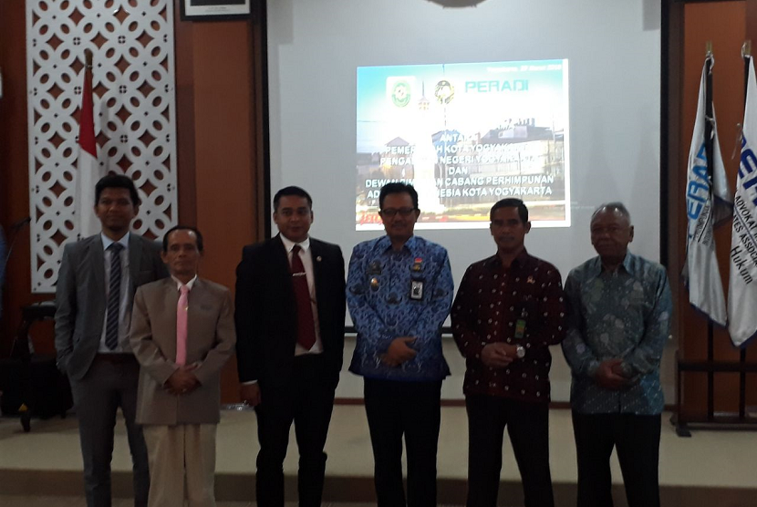 Penandatanganan kerja sama Pemerintah Kota (Pemkot), Pengadilan Negeri (PN) dan Peradi Kota Yogyakarta di Balai Kota Yogyakarta, Kamis (28/3).
