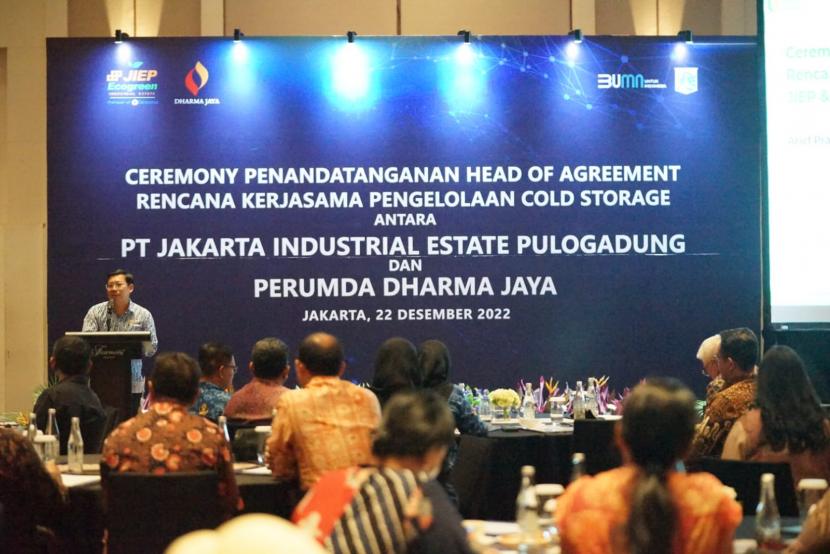 Penandatanganan Kerja Sama Pengelolaan Cold Storage antara PT Jakarta Industrial Estate Pulogadung (JIEP) dan Perumda Dharma (PD) Jaya, Kamis (22/12/2022), di Jakarta.