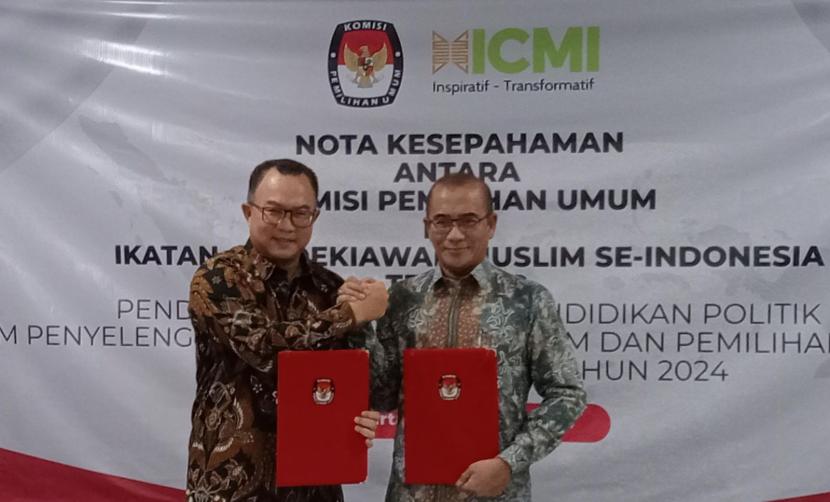 Penandatanganan kerjasama (MoU) dengan Komisi Pemilihan Umum (KPU) RI, terkait Pendidikan Pemilih dan Pendidikan Politik dalam Penyelenggaraan Pemilihan Umum dan Pemilihan Gubernur, Bupati, dan Walikota Tahun 2024 di Gedung ICMI Center, Jakarta, Selasa (24/10/2023).
