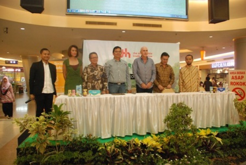 Penandatanganan kerjasama restorasi hutan mangrove di Kalimantan Barat