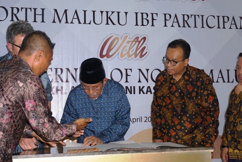 Penandatanganan kesepakatan antara pemerintah provinsi Maluku Utara dengan delegasi pengusaha Australia dan Indonesia.