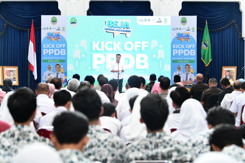  Penandatanganan Kesepakatan Bersama Forkopimda sekaligus Kick Off PPDB Jabar Tahun 2024 di Aula Barat Gedung Sate, Kota Bandung, Rabu (8/5/2024).