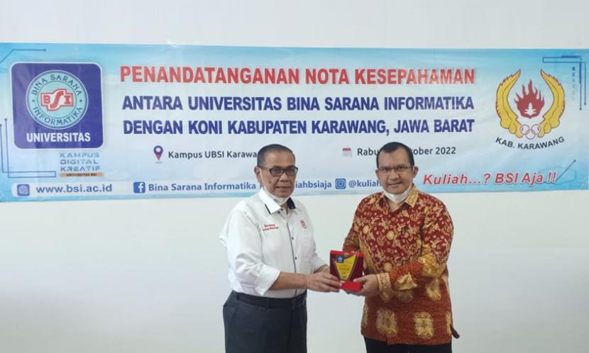 Penandatanganan Memorandum of Understanding (MoU) Universitas BSI dengan Komite Olahraga Nasional (KONI) Kabupaten Karawang.