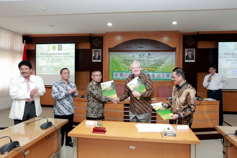  Penandatanganan MoU antara 10 PTKIN dengan the University of Newcastle, Australia. Kerja sama dilakukan di bidang penguatan studi keluarga.