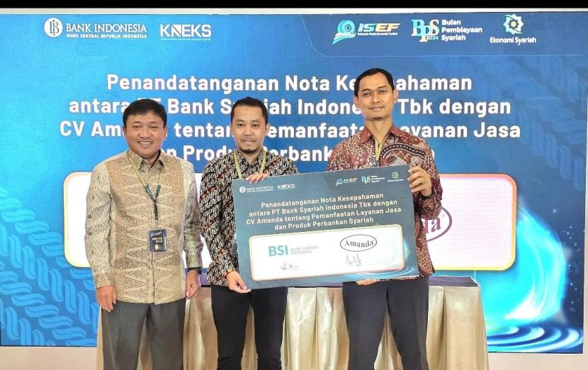 Penandatanganan MoU antara BSI dan CV Amanda di acara ISEF 2024, di Jakarta, Kamis (31/10/2024). 