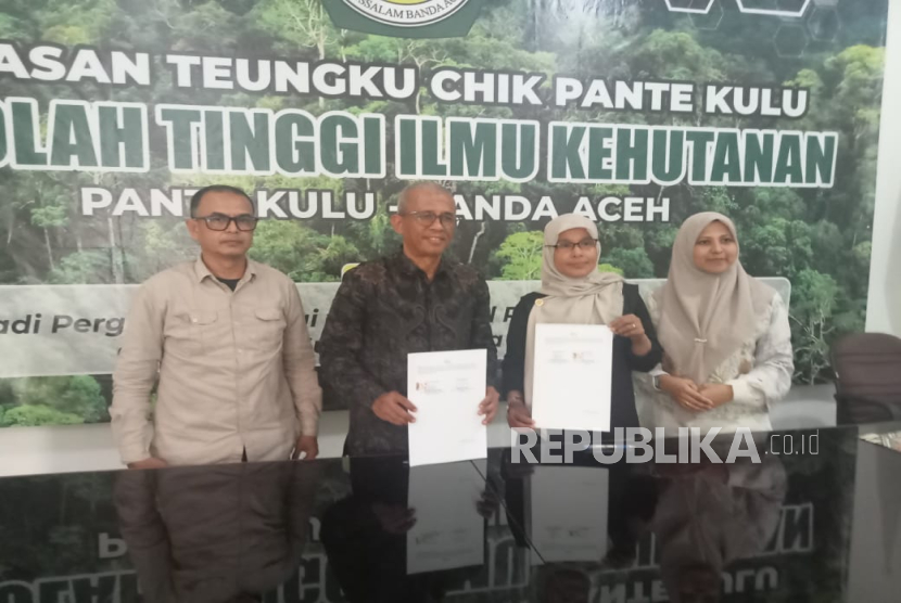 Penandatanganan MoU antara IKHW dengan Yayasan Teungku Chik Pante Kulu di Banda Aceh, Rabu (28/5/2025).