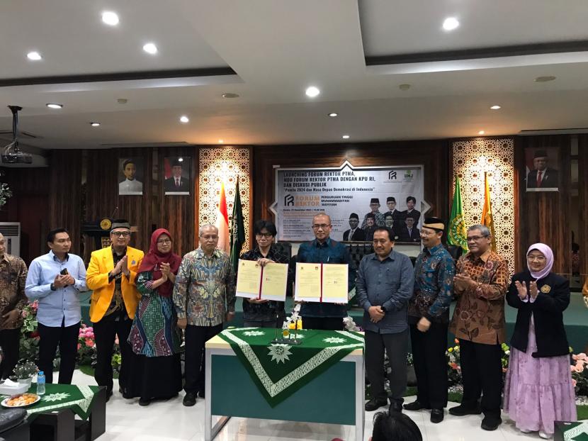 Penandatanganan MoU antara Komisi Pemilihan Umum (KPU) dengan Forum Rektor Perguruan Tinggi Muhammadiyah dan Aisyiyah di Kampus Universitas Muhammadiyah Jakarta, Kamis (21/12/2023)