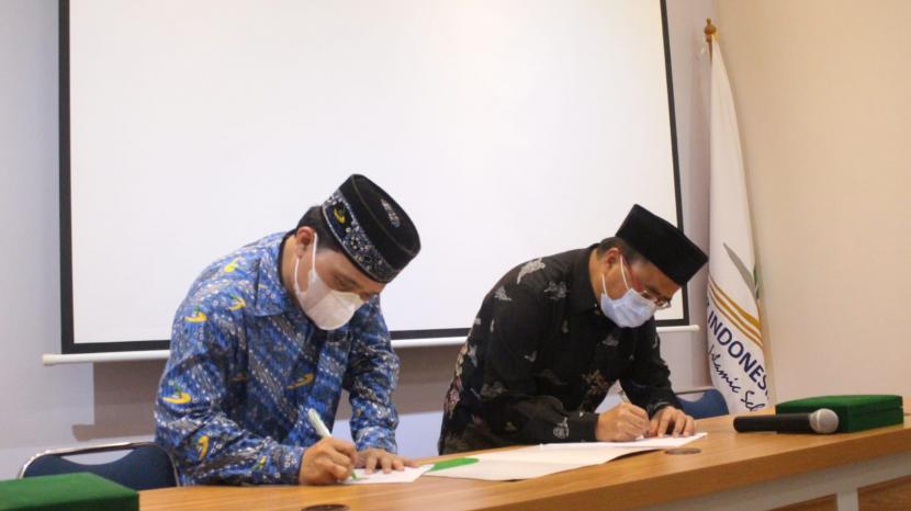 Penandatanganan MOU antara Laznas Yakesma dengan JSIT Indonesia. Penandatanganan tersebut diwakili oleh Dirut Laznas Yakesma, Sahabudin dengan Wakil Ketua Umum JSIT Indonesia, Suhartono. 