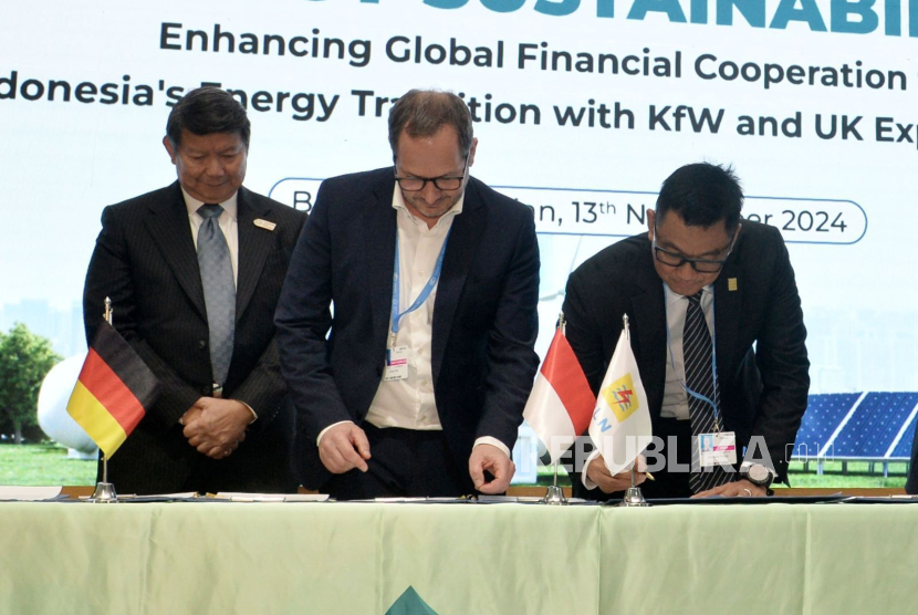  Penandatanganan Mou antara PLN dan KfW terkait pendanaan hijau, di ajang COP29, Baku, Azerbaijan, Rabu (13/11/2024).