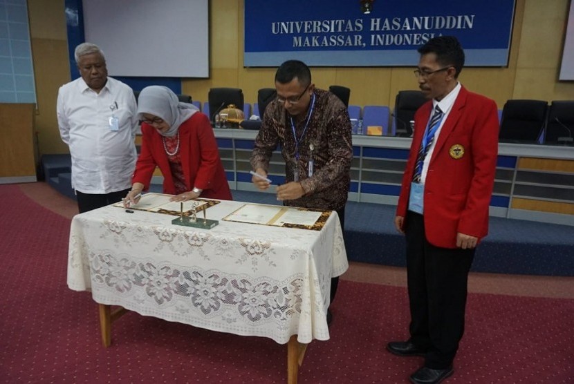 Penandatanganan MoU Bior farma dengan Universitas Hasanuddin.