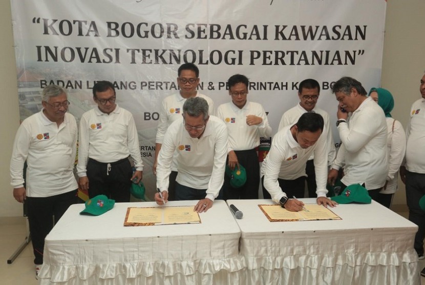Penandatanganan MoU kota Bogor sebagai kawasan inovasi teknologi pertanian