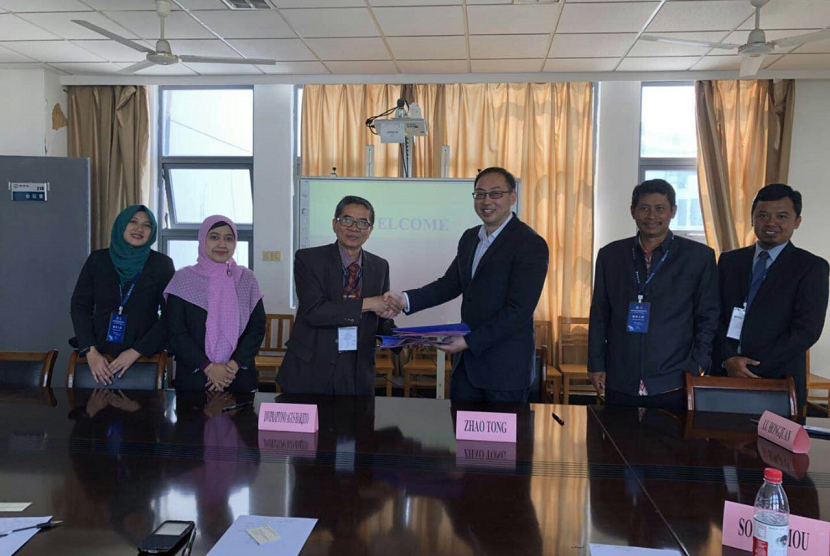 Penandatanganan naskah kerjasama Universitas Islam Indonesia (UII) dan Nanjing Xiaozhuang University, Rabu (28/3).