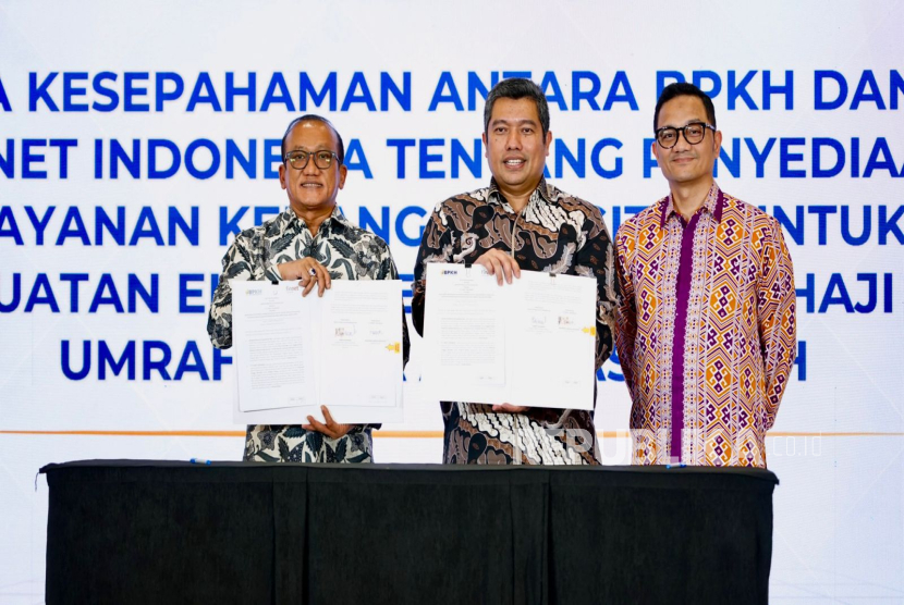 Penandatanganan nota kesepahaman antara Badan Pengelola Keuangan Haji (BPKH) dan PT Finnet Indonesia.