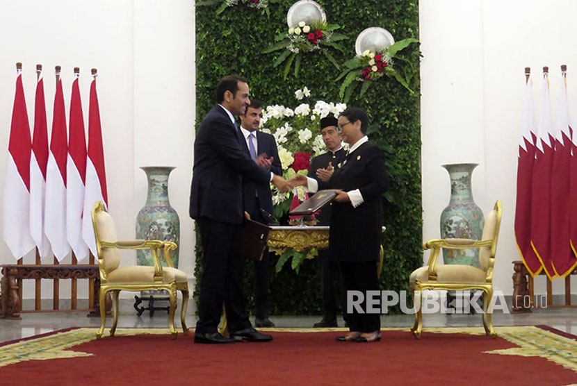 Penandatanganan nota kesepahaman antara pemerintah Indonesia dan Qatar, di Istana Bogor, Rabu (18/10). 