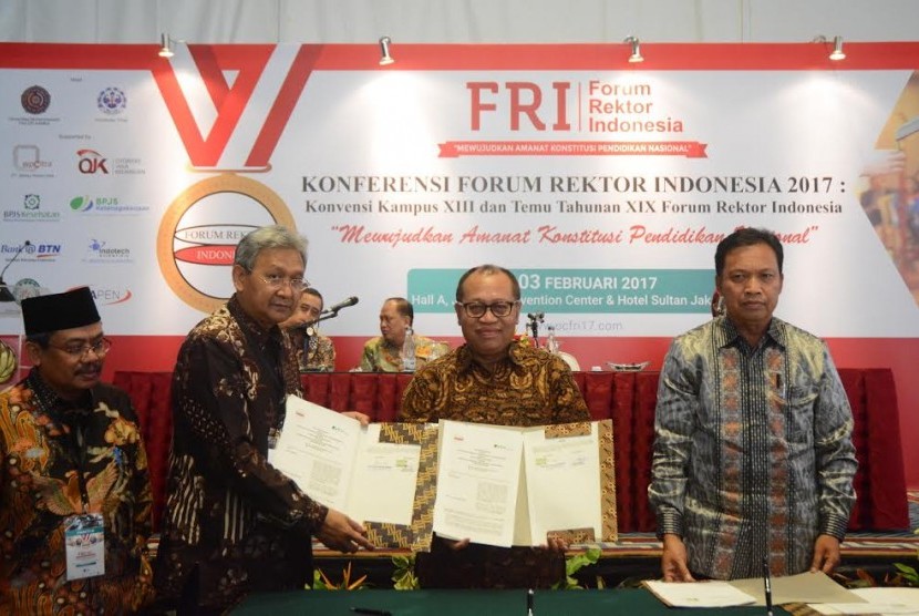 Penandatanganan nota kesepahaman BPJS Ketenagakerjaan dengan Forum Rektor Indonesia.