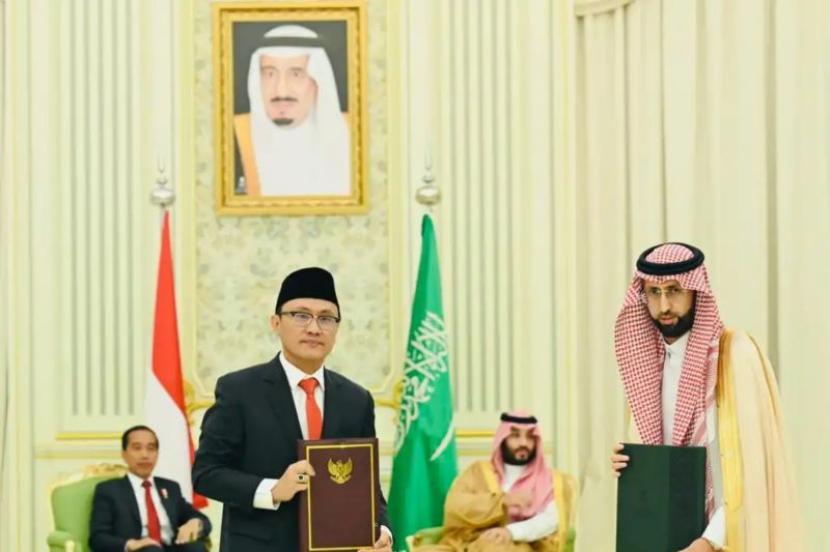 Penandatanganan nota kesepahaman kerja sama jaminan produk halal Indonesia dan Arab Saudi di Riyadh, Arab Saudi. 