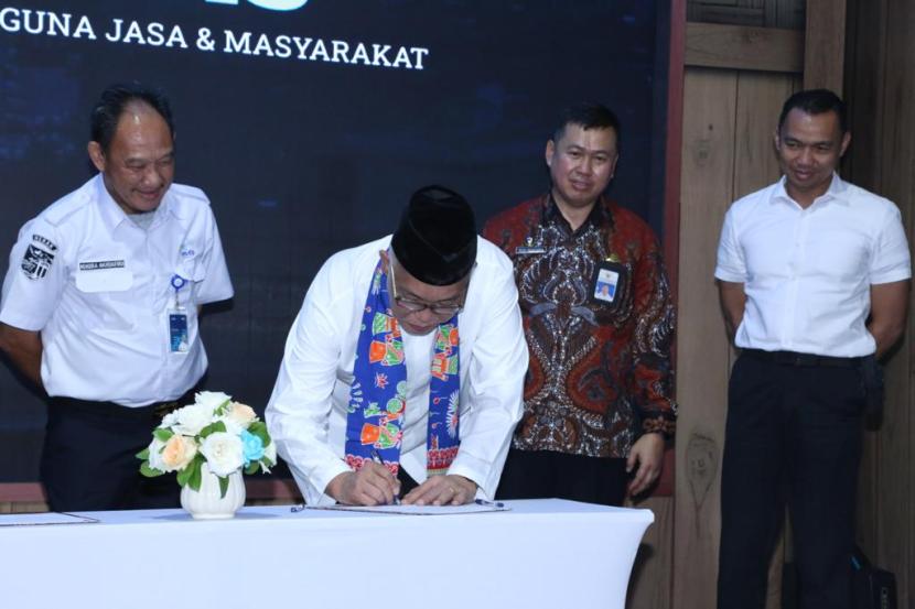 Penandatanganan Pakta Integritas dan Komitmen Bersama antara Disnav Tanjung Priok dengan pengguna jasa, stakeholder, masyarakat dan instansi pemerintah