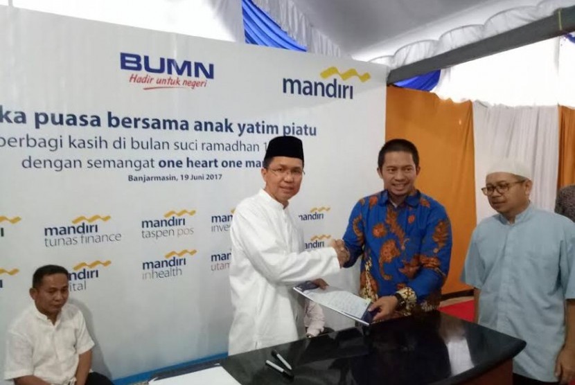 Penandatanganan Standing Instruction (SI) Bank Mandiri Region IX Kalimantan dengan Mandiri Amal Insani (MAI) Foundation melalui program zakat payroll.