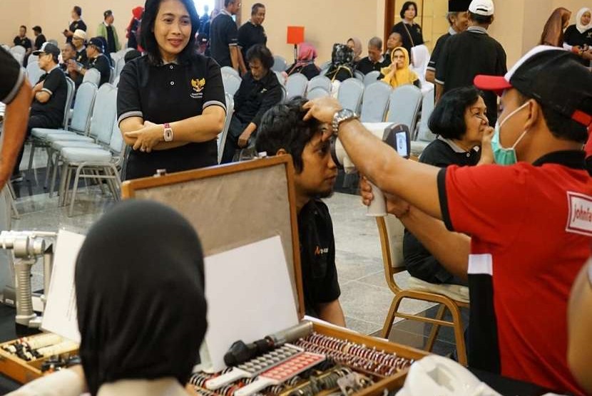 Penasehat Dharma Wanita Persatuan (DWP), Kemenkop dan UKM, Bintang Puspayoga dalam acara Silaturahmi Keluarga Besar Kementerian Koperasi dan UKM di Gedung Smesco Indonesia, Jakarta, Sabtu (11/8).