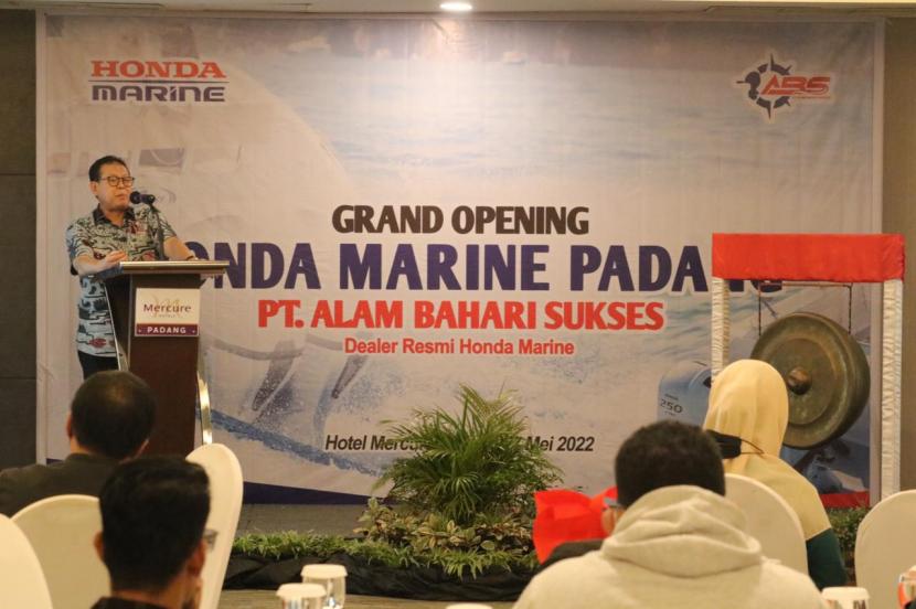 Penasehat Menteri Kelautan dan Perikanan-RI 2020-2024, Prof Dr Ir Rokhmin Dahuri MS menjadi keynote speaker pada acara pembukaan dealer Honda Marine Padang milik PT Alam Bahari Sukses di Padang, Jumat (27/5).
