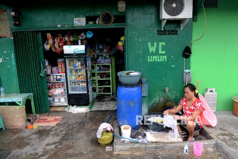 Aktivitas di Kawasan Kalijodo saat siang hari, Jakarta, Kamis (11/2).  (Republika/Wihdan)