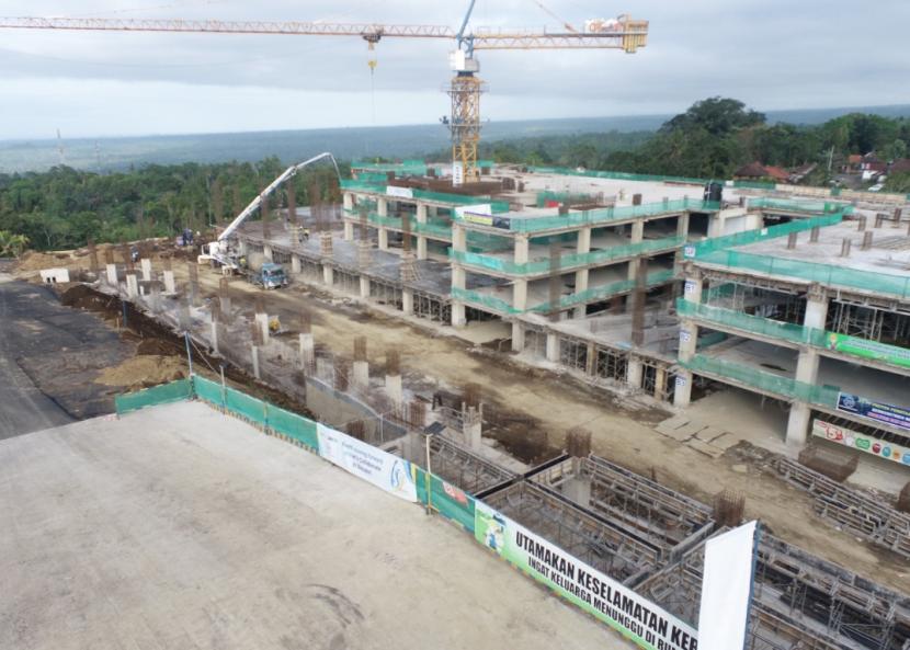 PT PP (Persero) Tbk menuntaskan pembangunan konstruksi Penataan Kawasan Pura Agung Besakih di Kabupaten Karangasem, Bali. Proyek ini memiliki nilai kontrak sebesar Rp 378 miliar