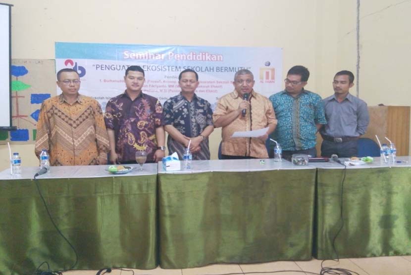 Pencanangan Sekolah Al-Iman Citayam, Bogor, sebagai Pusat Gerakan Sekolah Bermutu di Kabupaten Bogor,  Jawa Barat, Sabtu (28/11).
