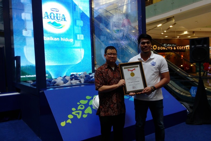 Pencapit raksasa Aqua, pecahkan rekor MURI