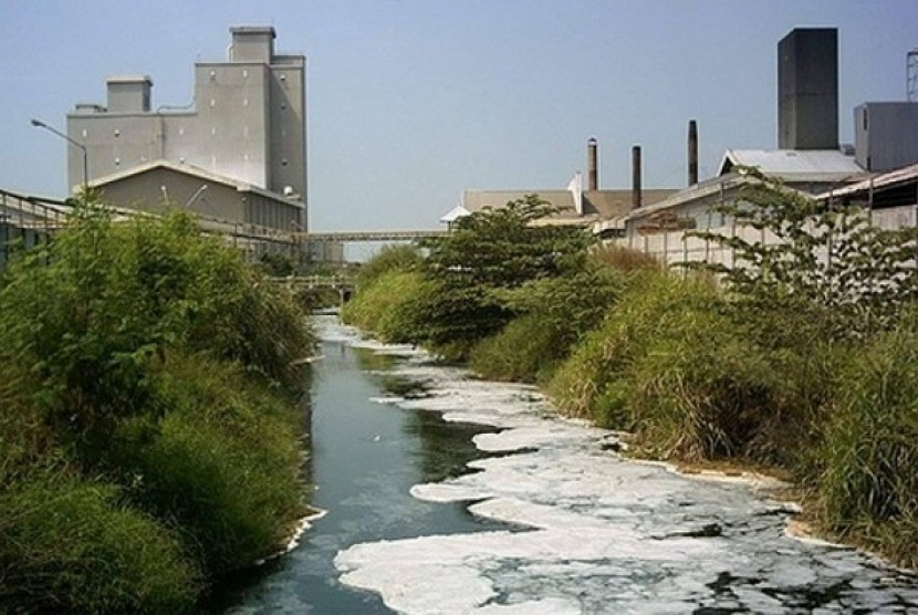 Pencemaran Sungai (ilustrasi)