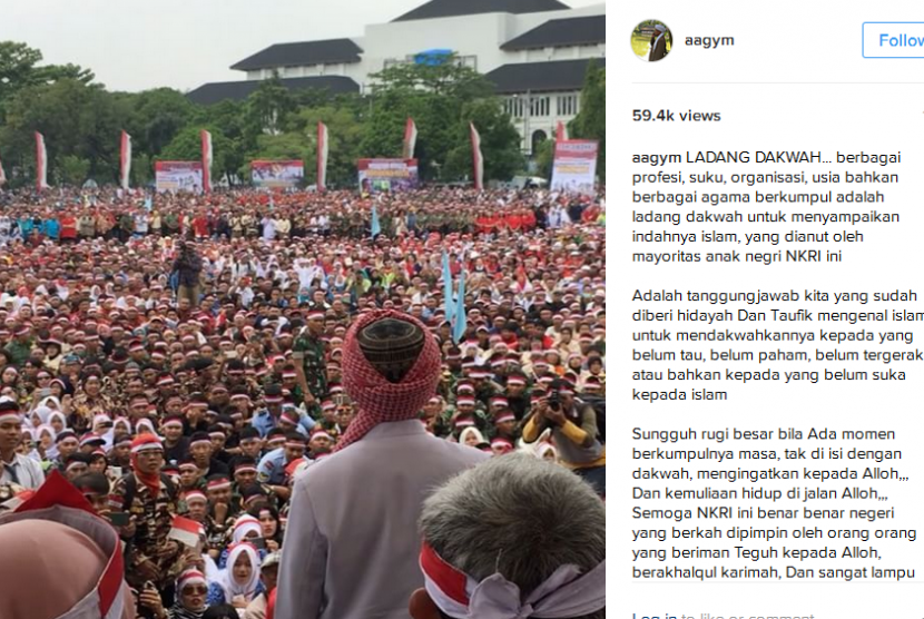 Penceramah Ustaz Abdullah Gymnastiar atau Aa Gym mengunggah foto saat berceramah di depan massa di Gedung Sate, Bandung, Jawa Barat, Rabu (30/11) di akun Instagram pribadinya.