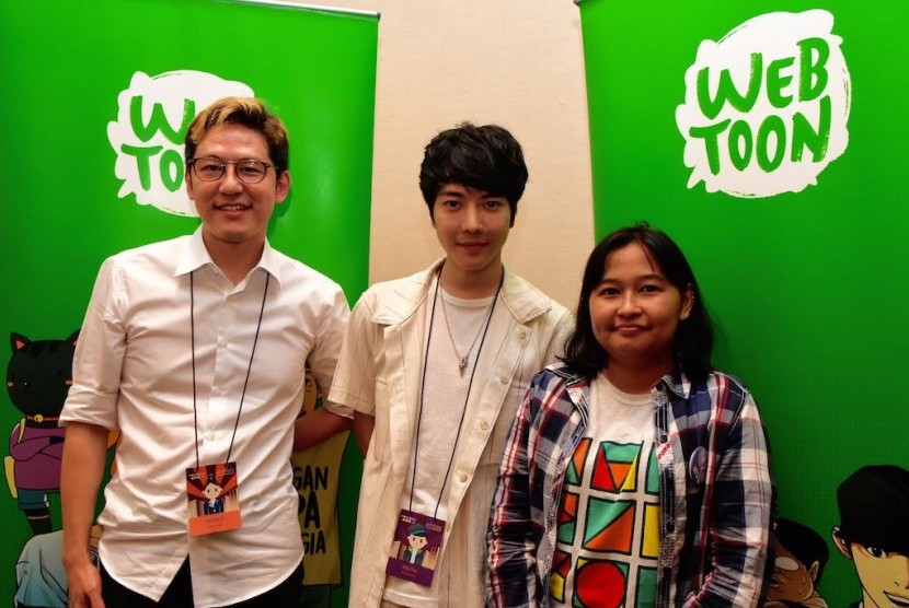 Pencetus Webtoon Kim JunKoo (kiri), Park Taejun (tengah) dan Archie the RedCat (kanan). 
