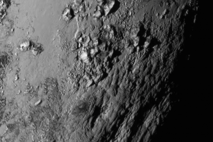 Pencitraan gunung es di permukaan Pluto