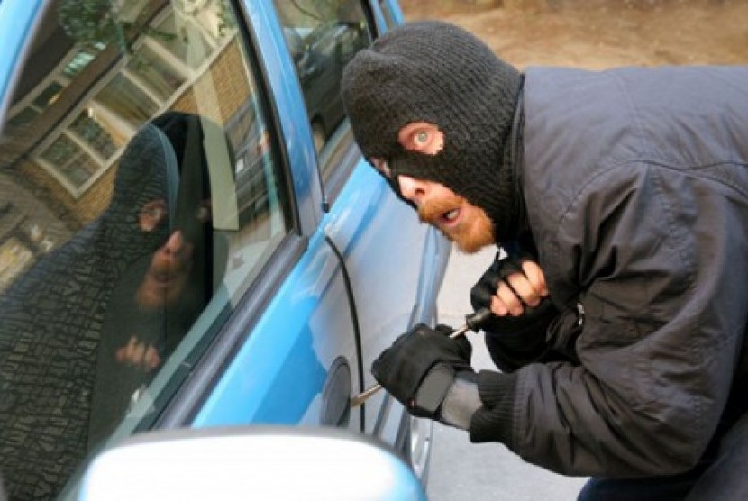 Pencuri mobil (ilustrasi).