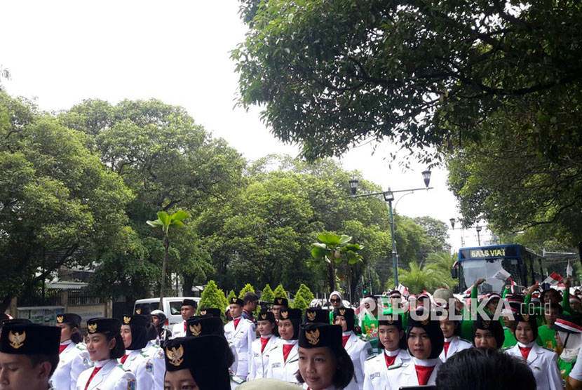 Pendaftaran Partai Kebangkitan Bangsa (PKB) sebagai peserta Pemilu 2019 ke Komisi Pemilihan Umum (KPU) Pusat diiringi Pawai Bhinneka Tunggal Ika, Senin (16/10).