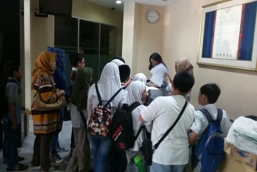 Pendaftaran peserta Republika Fun Science di kantor Republika, Sabtu (3/9).