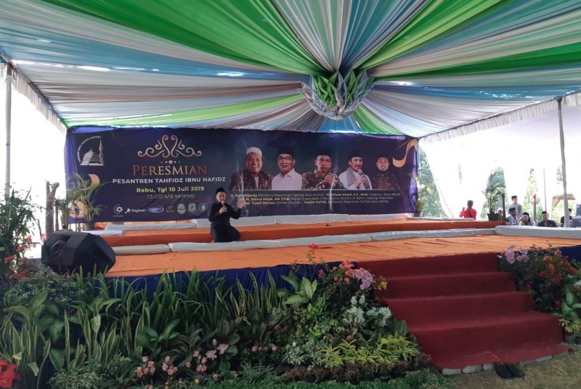 Pendakwah Ustadz Yusuf Mansur, saat menghadiri peresmian Pesantren Tahfidz Ibnu Hafidz, di Kampung Sarmaja, Desa Rancadaka, Kecamatan Pusanakagara, Subang, Rabu (10/7).