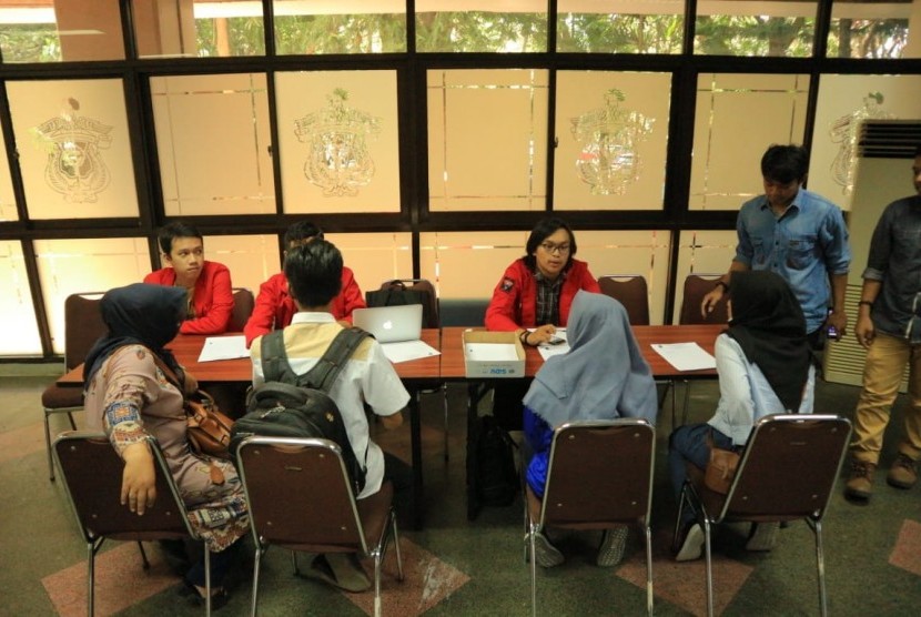 Pendataan mahasiswa Universitas Tadulako, Palu yang akan melanjutkan kuliahnya di Universitas Hasanuddin, Makasar