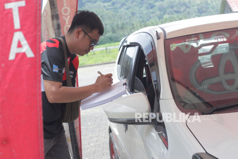 Pendataan mobil dalam ajang  Jambore Nasional Toyota Agya Club (TAC) ketiga di Manado 5-6 Sptember 2025..