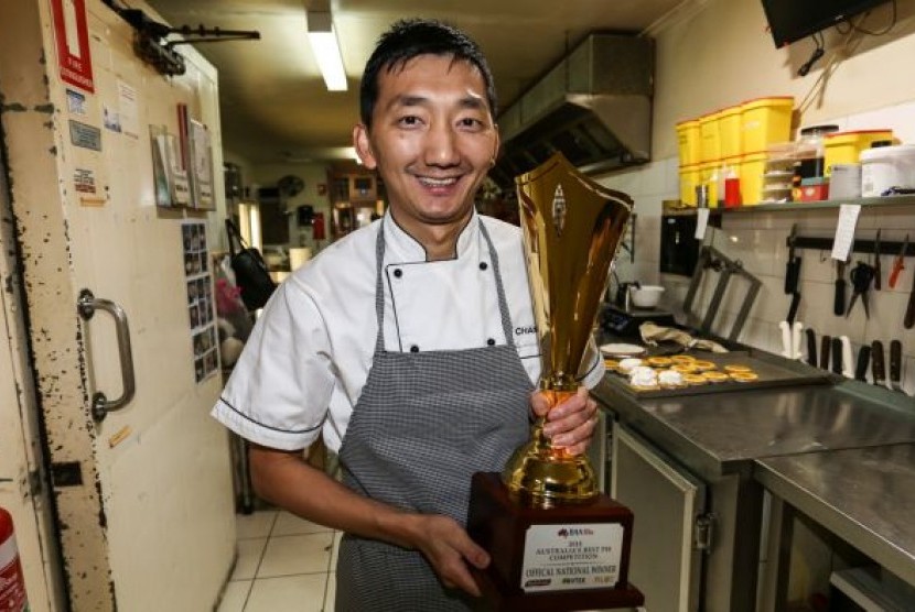 Pendatang Kamboja, Chan Khun menghabiskan delapan tahun menggeluti pembuatan pai sebelum menang lomba membuat pai terbaik.