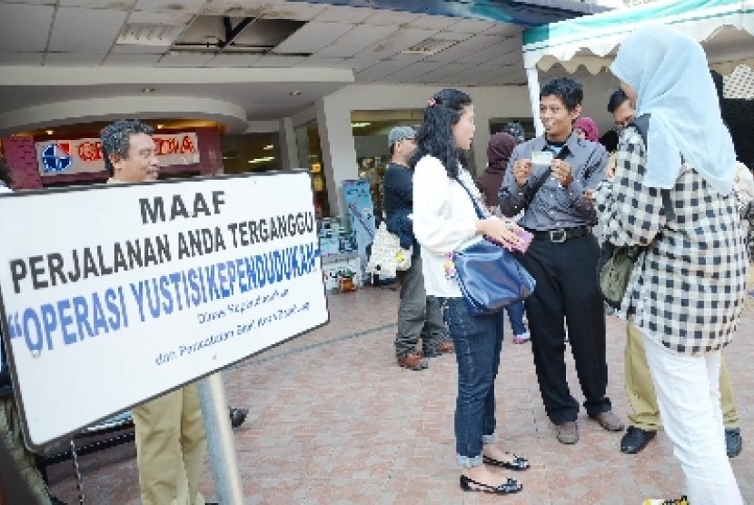 Pendatang saat tiba di Jakarta.