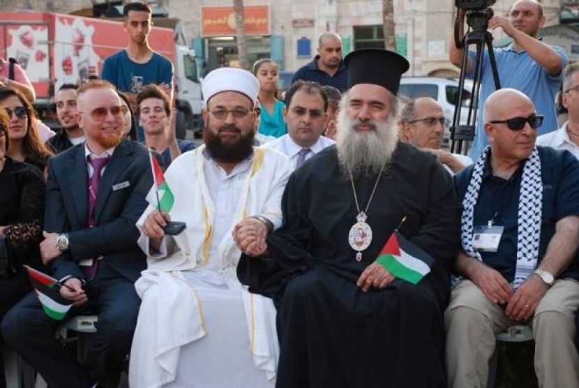 pendeta gaza, palestina, pendeta akram terima delegasi pemuda dari seluruh dunia