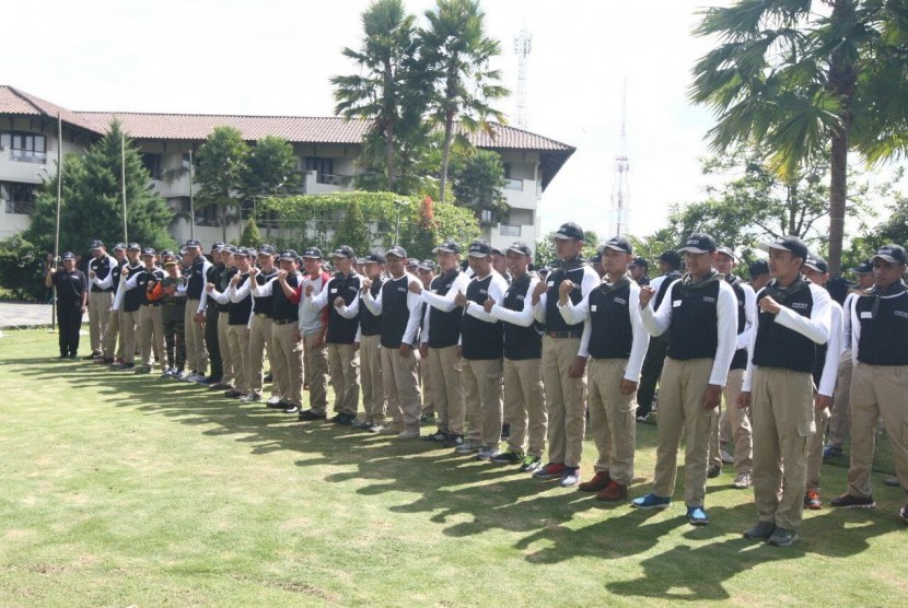 Pendidikan Kebangsaan Bela Negara dengan peserta anggota Resimen Mahasiswa (Menwa) di Kota Wisata Batu Malang, Jawa Timur).