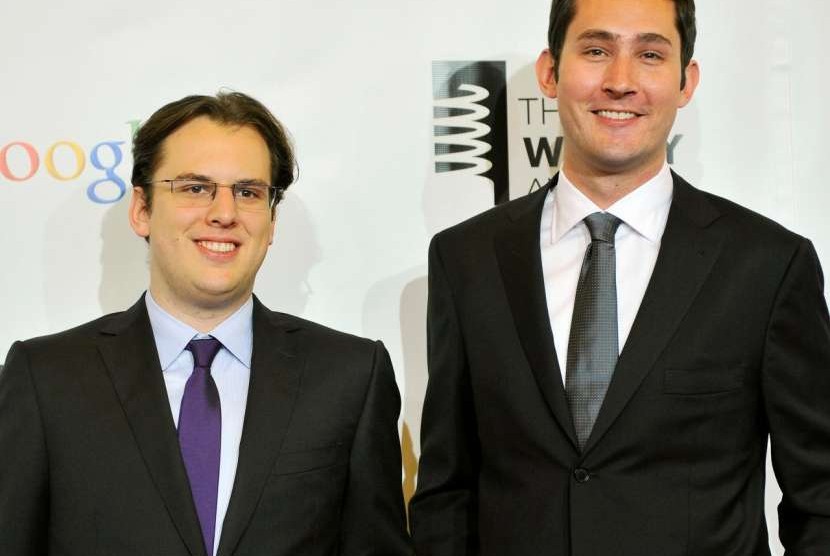 Pendiri Instagram Mike Krieger (kiri) dan Kevin Systrom pada 2012.